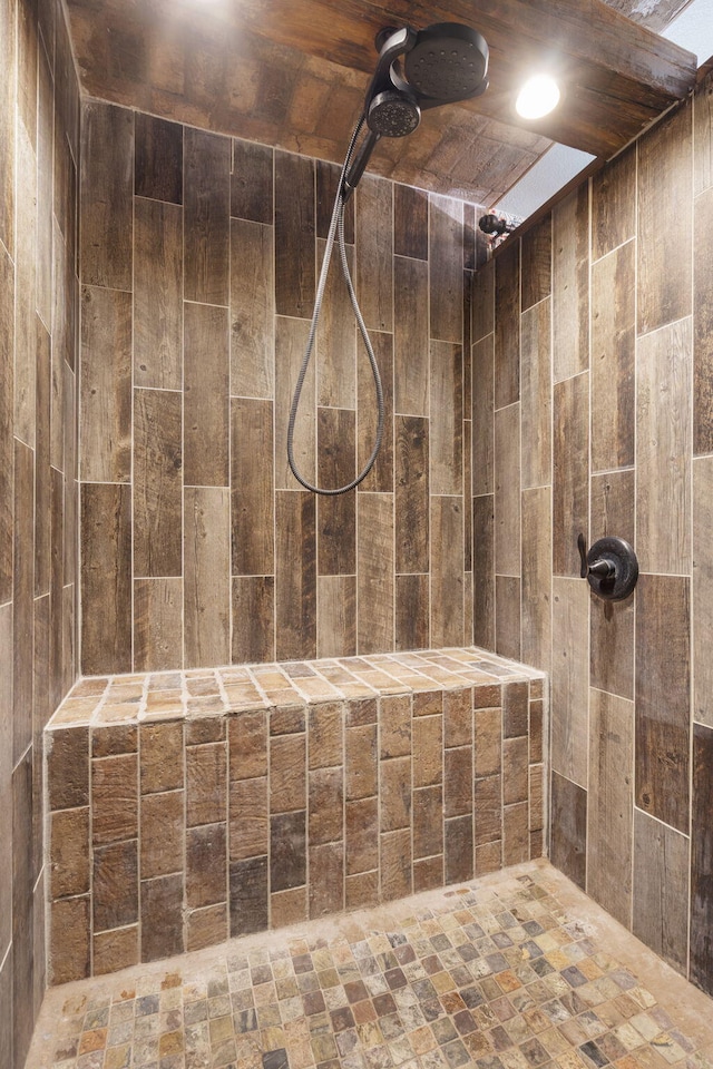 bathroom featuring tiled shower