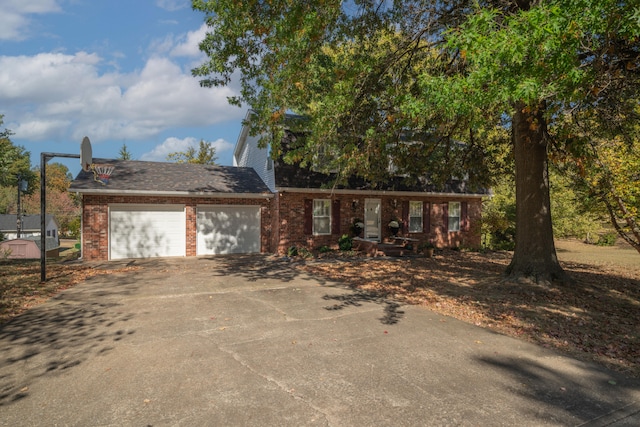 view of front facade featuring a garage