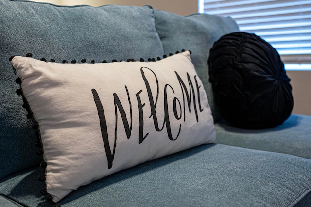 room details featuring carpet floors