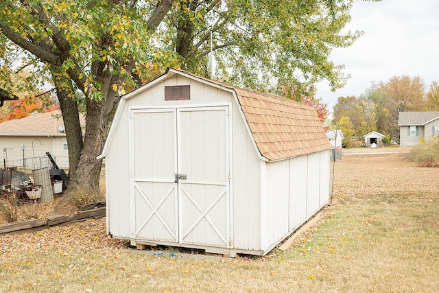 view of outbuilding