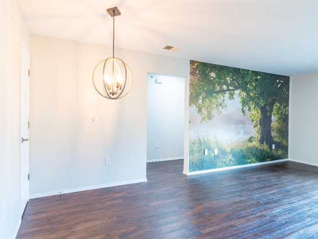 unfurnished room featuring dark wood-type flooring and a notable chandelier