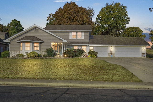 view of front property featuring a lawn and a garage