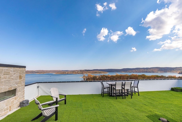 view of yard with a water view