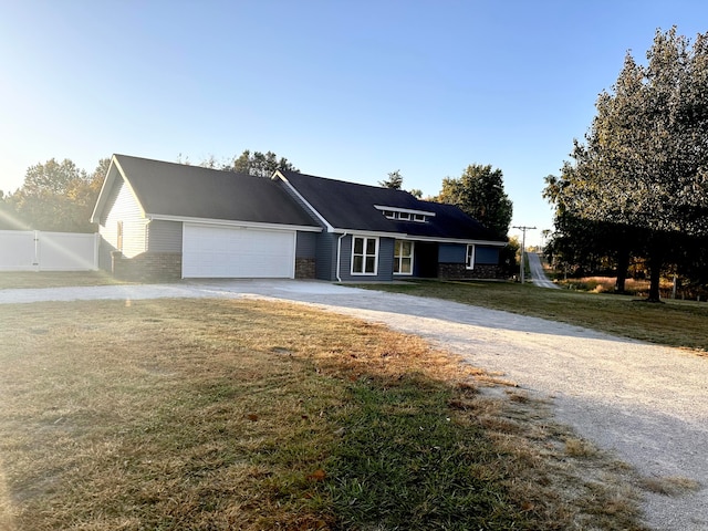 view of front facade featuring a front yard and a garage