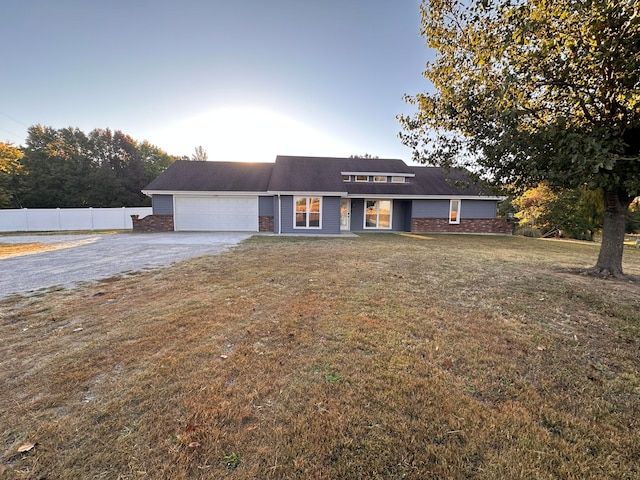 view of front of property featuring a front yard and a garage