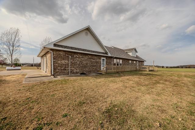 back of house featuring a yard