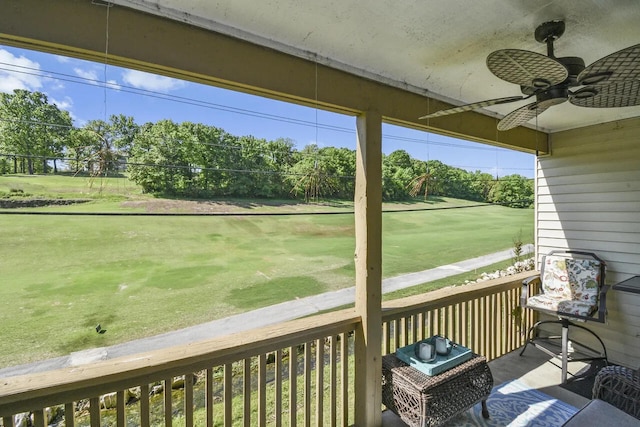 sunroom featuring ceiling fan