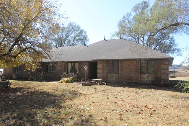 view of front of home with a front lawn