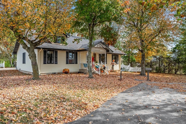 bungalow-style house featuring covered porch