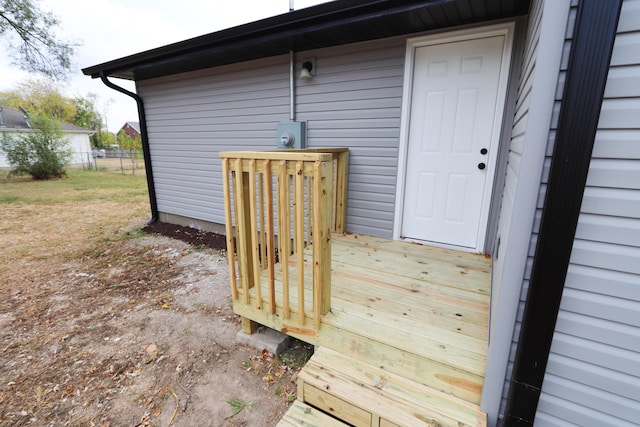 property entrance featuring a deck