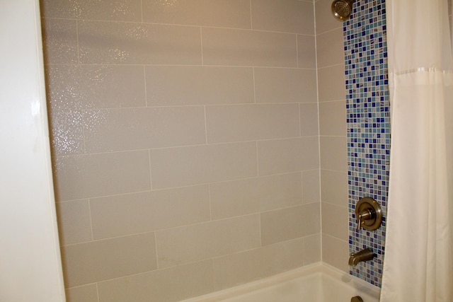 bathroom featuring shower / bathtub combination with curtain