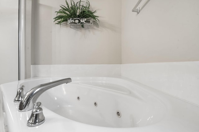 bathroom featuring a bathtub