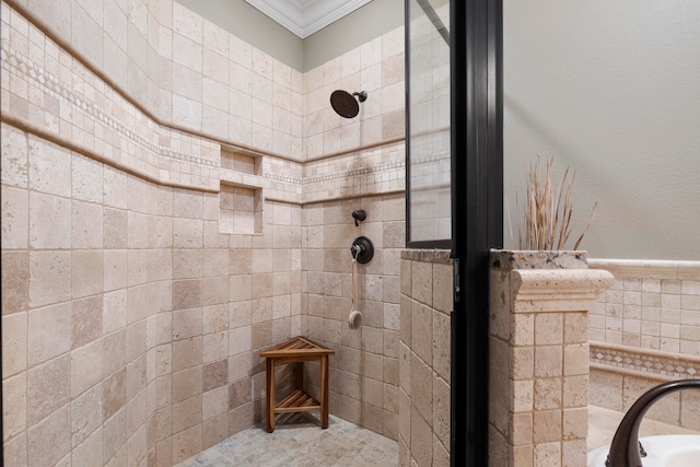 bathroom featuring crown molding and tiled shower