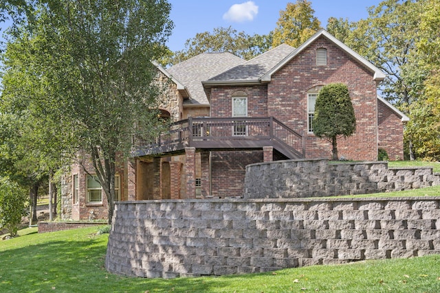 view of front facade featuring a front yard and a deck