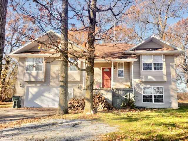 view of front of home featuring a garage and a front yard