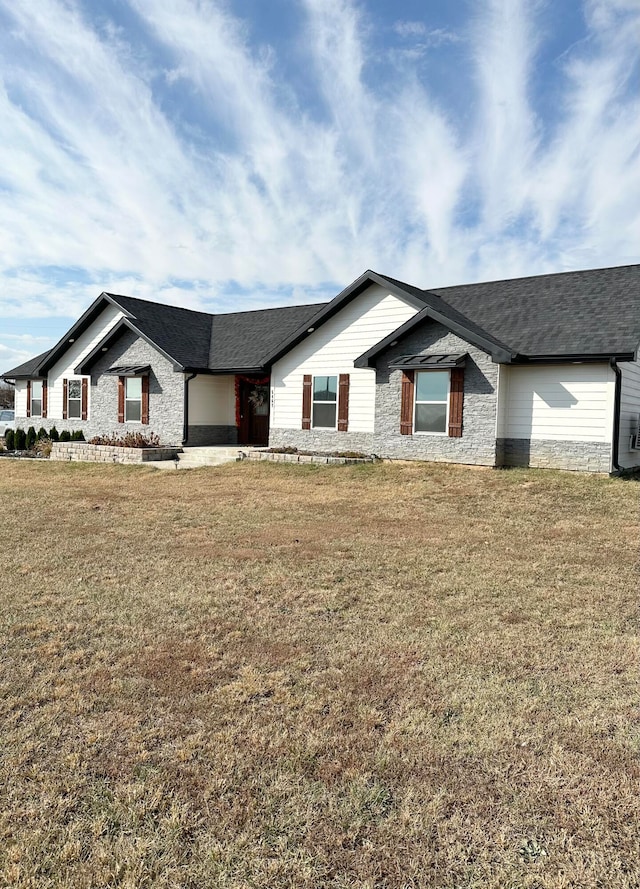 ranch-style house featuring a front lawn