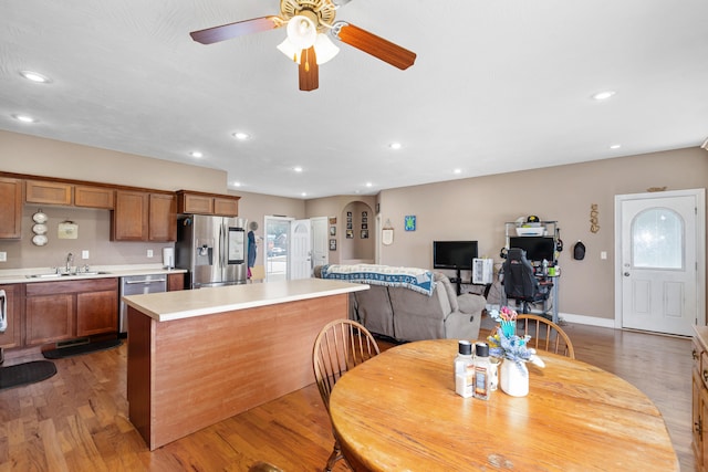 kitchen with sink, dark wood-type flooring, appliances with stainless steel finishes, and ceiling fan