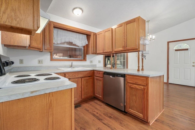 kitchen with sink, kitchen peninsula, lofted ceiling, stainless steel dishwasher, and light hardwood / wood-style flooring