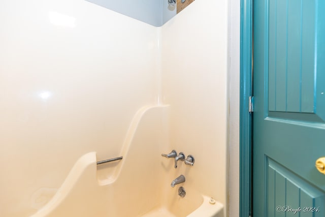 bathroom featuring shower / bath combination