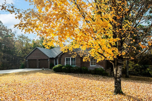 view of front facade featuring a garage