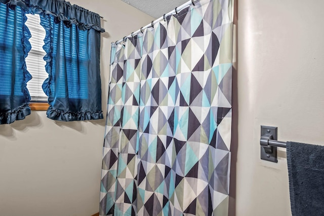 bathroom featuring a textured ceiling