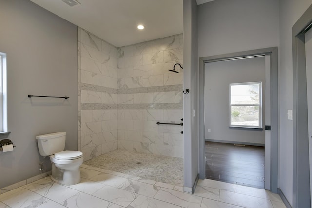 3133 Talking Rocks Rd, Reeds Spring, MO 65737 - bathroom featuring toilet, tiled shower, recessed lighting, baseboards, and marble finish floors