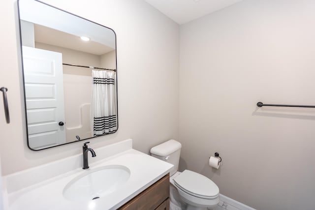 bathroom featuring toilet, curtained shower, and vanity