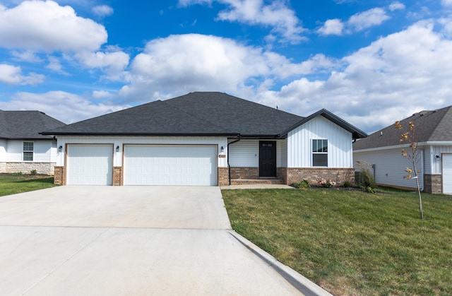 view of front facade featuring a garage and a front lawn