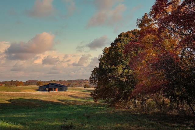 view of yard featuring an outbuilding and a rural view