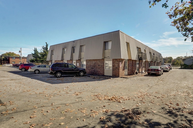 933 S Wildan Ave, Springfield, MO 65802 - view of building exterior with uncovered parking