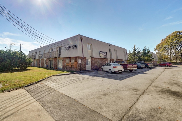 933 S Wildan Ave, Springfield, MO 65802 - view of building exterior featuring uncovered parking