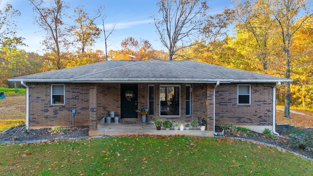 view of front of property featuring a patio and a front lawn