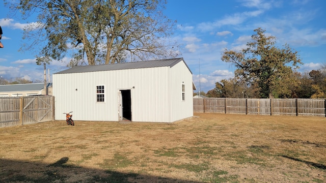 view of outdoor structure featuring a yard