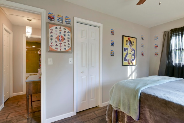 bedroom with ceiling fan, dark hardwood / wood-style floors, and a closet