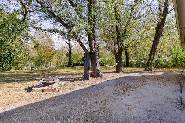 view of yard featuring a fire pit