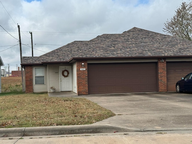 ranch-style house featuring a front lawn