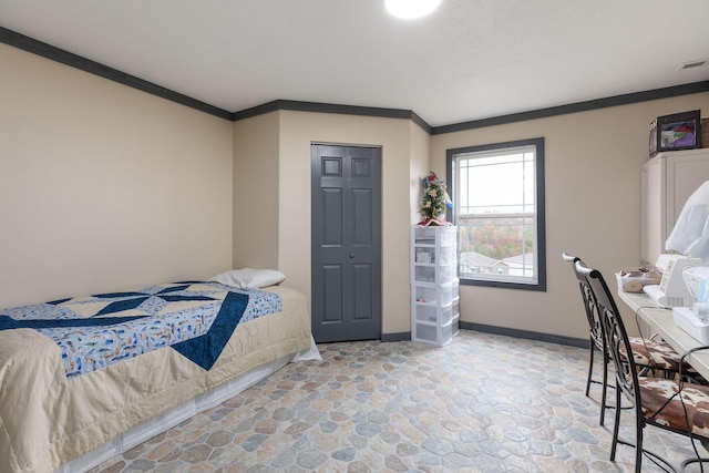 218 Windridge Rd, Branson, MO 65616 - bedroom featuring stone finish flooring, crown molding, and baseboards