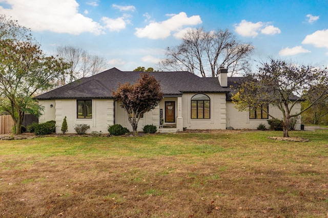 single story home featuring a front yard