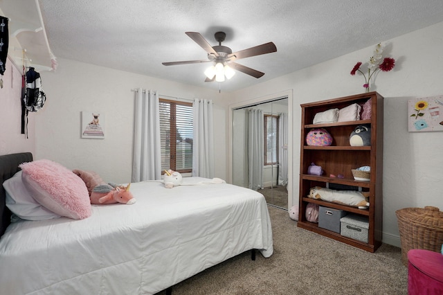 bedroom with carpet flooring, a textured ceiling, ceiling fan, and a closet