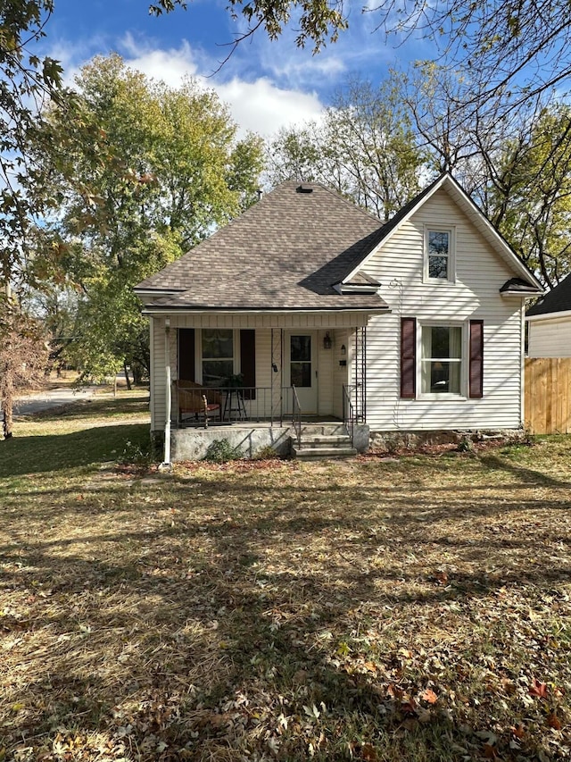 view of front of property featuring a front lawn and covered porch