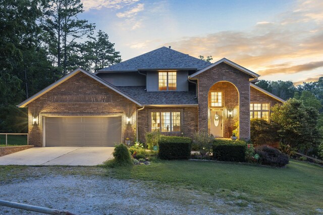 view of front of home featuring a yard