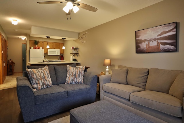 living room featuring light hardwood / wood-style floors and ceiling fan