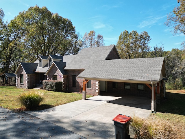 view of front facade featuring a carport and a front lawn