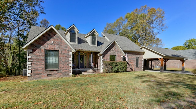 view of front of home with a front lawn and a carport