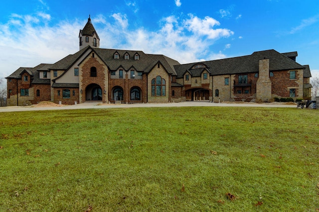 back of house featuring a yard