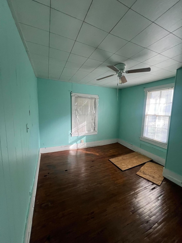 spare room with dark hardwood / wood-style floors and ceiling fan