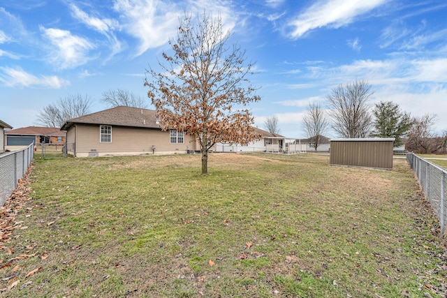 view of yard featuring a storage unit