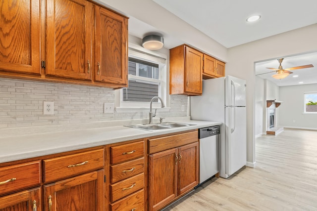 kitchen featuring light wood-type flooring, stainless steel appliances, sink, and tasteful backsplash