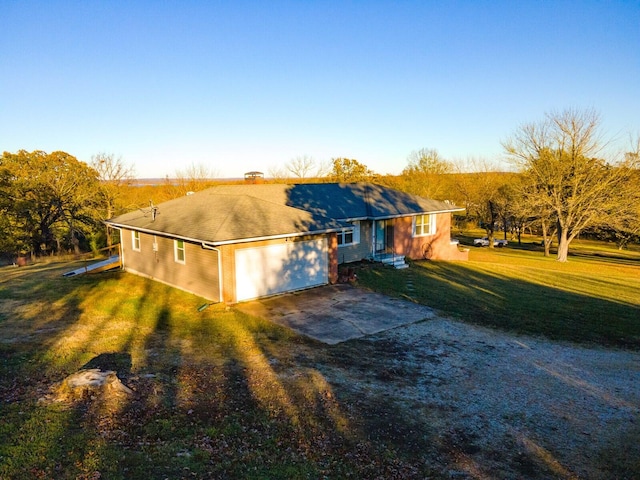 view of front of home featuring a garage and a front lawn