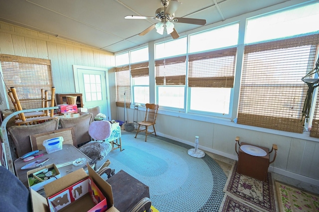 sunroom with ceiling fan